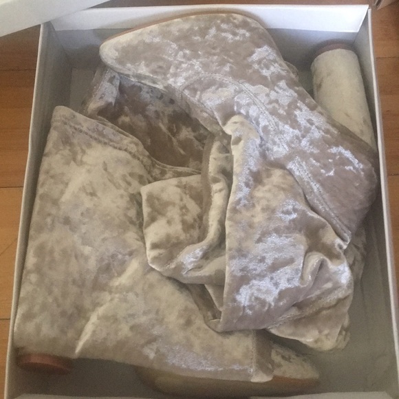 Shoes - Picture 4 of 5